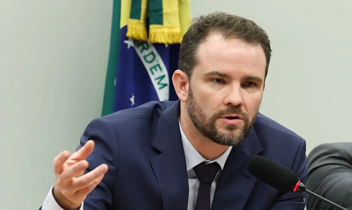 Durigan defende ajuste fiscal para conter dívida