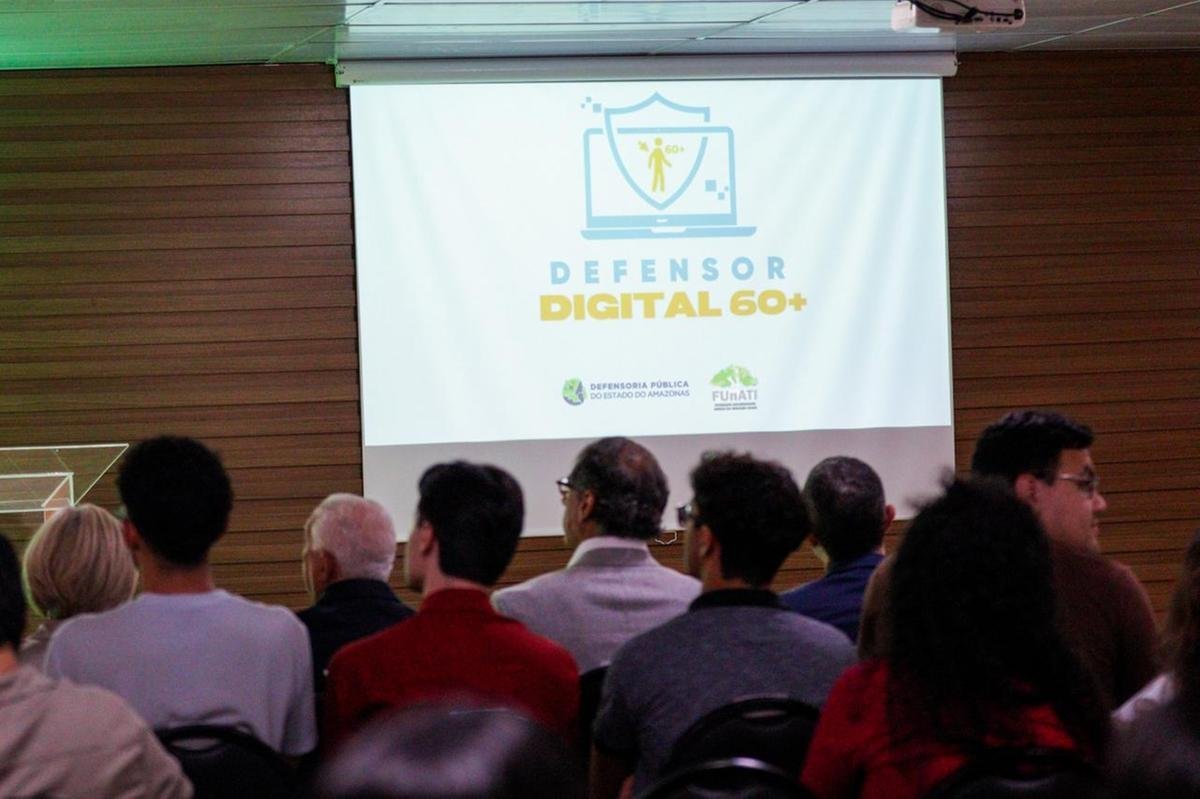 Curso ensina idosos a usar aplicativos e serviços digitais