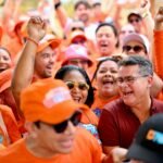 Shádia participa de adesivaço do Avante