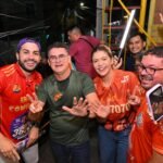 Moradores acompanham caminhada de David Almeida na Compensa