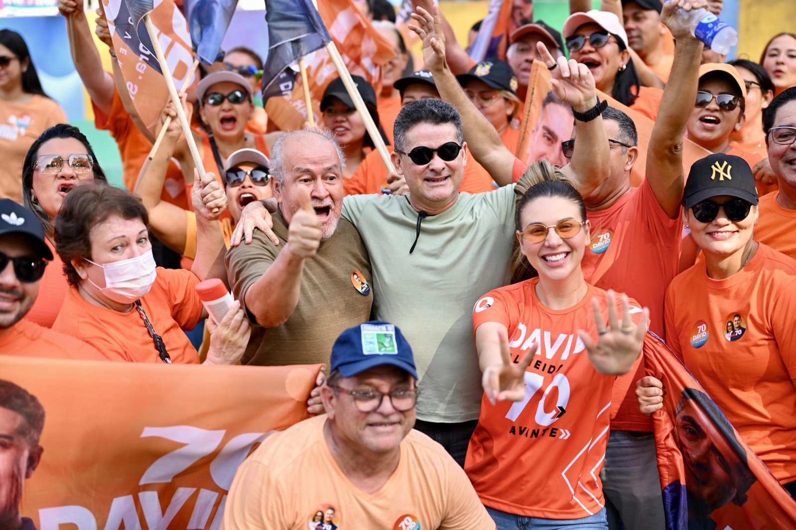 David Almeida encerra giro de bandeiraços no Centro de Manaus