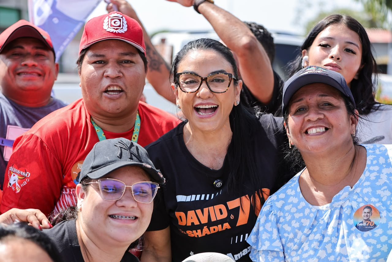 Dra. Shádia dialoga com eleitores em Manaus