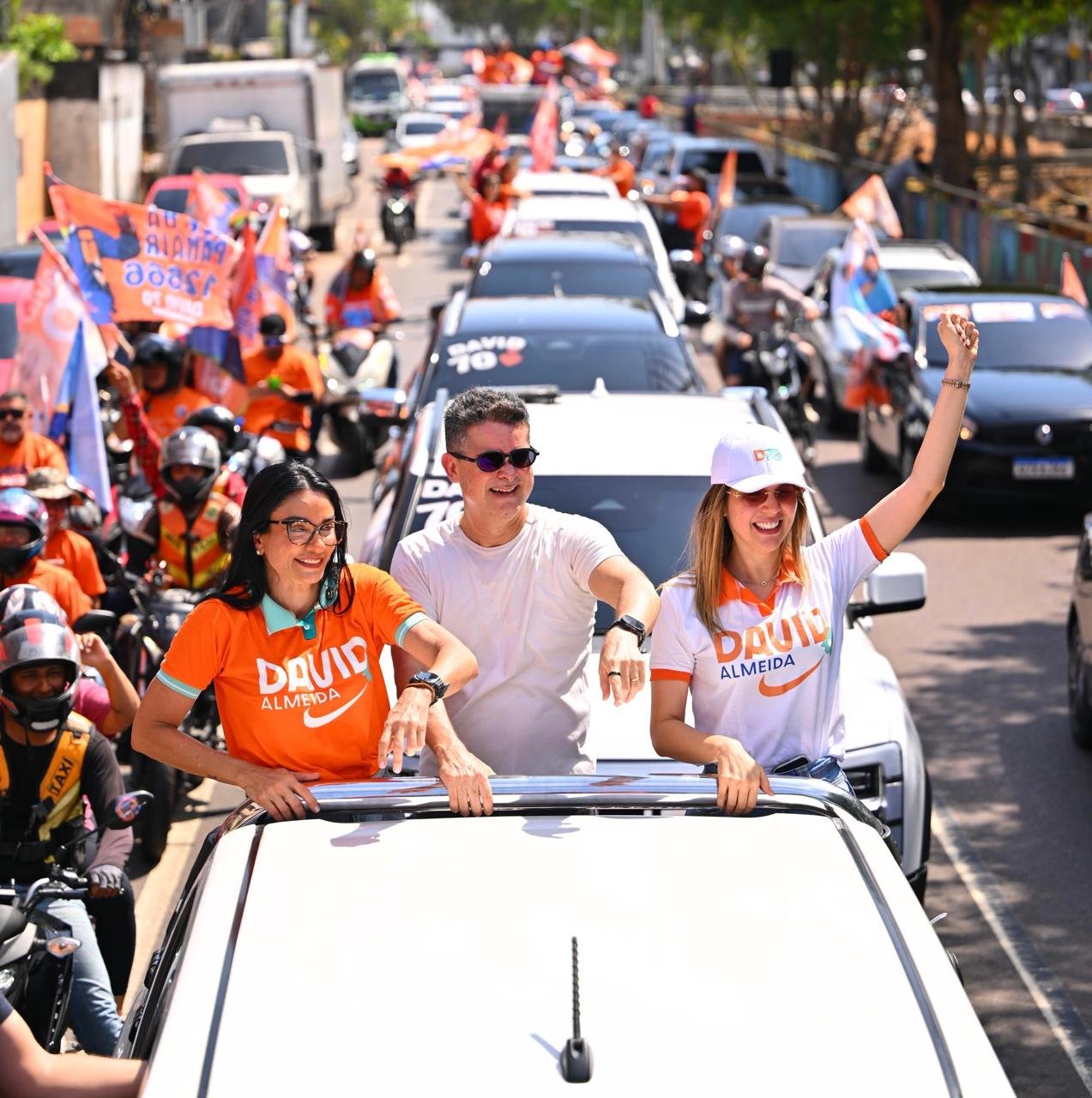 Carreata de David Almeida percorre da Zona Oeste ao Parque 10 em Manaus