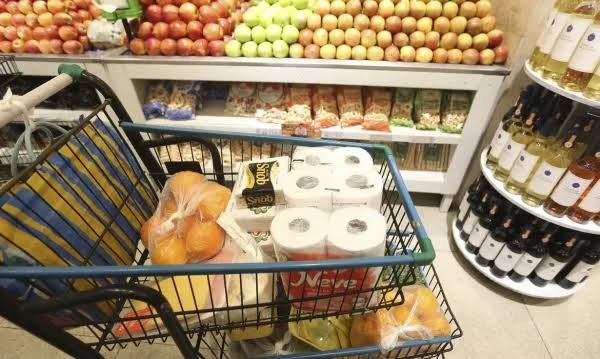 Custo da cesta básica diminui 4,55% em Manaus