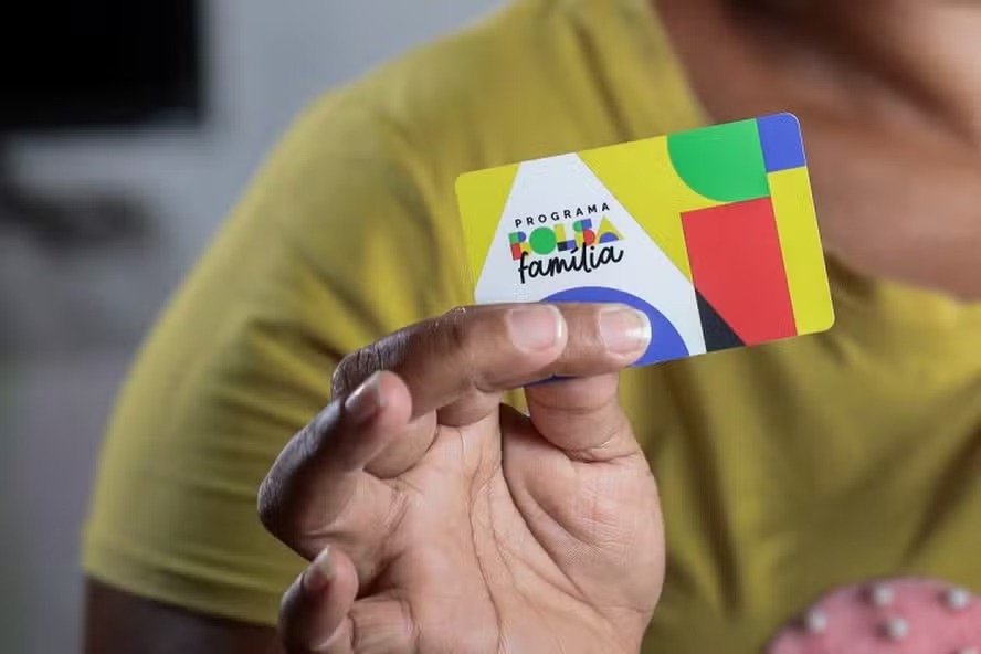 Novo valor do Bolsa Família começa a ser pago em outubro