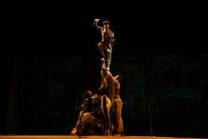 Circo Science leva cultura pernambucana ao palco em Manaus
