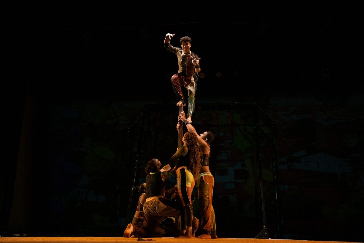Circo Science leva cultura pernambucana ao palco em Manaus