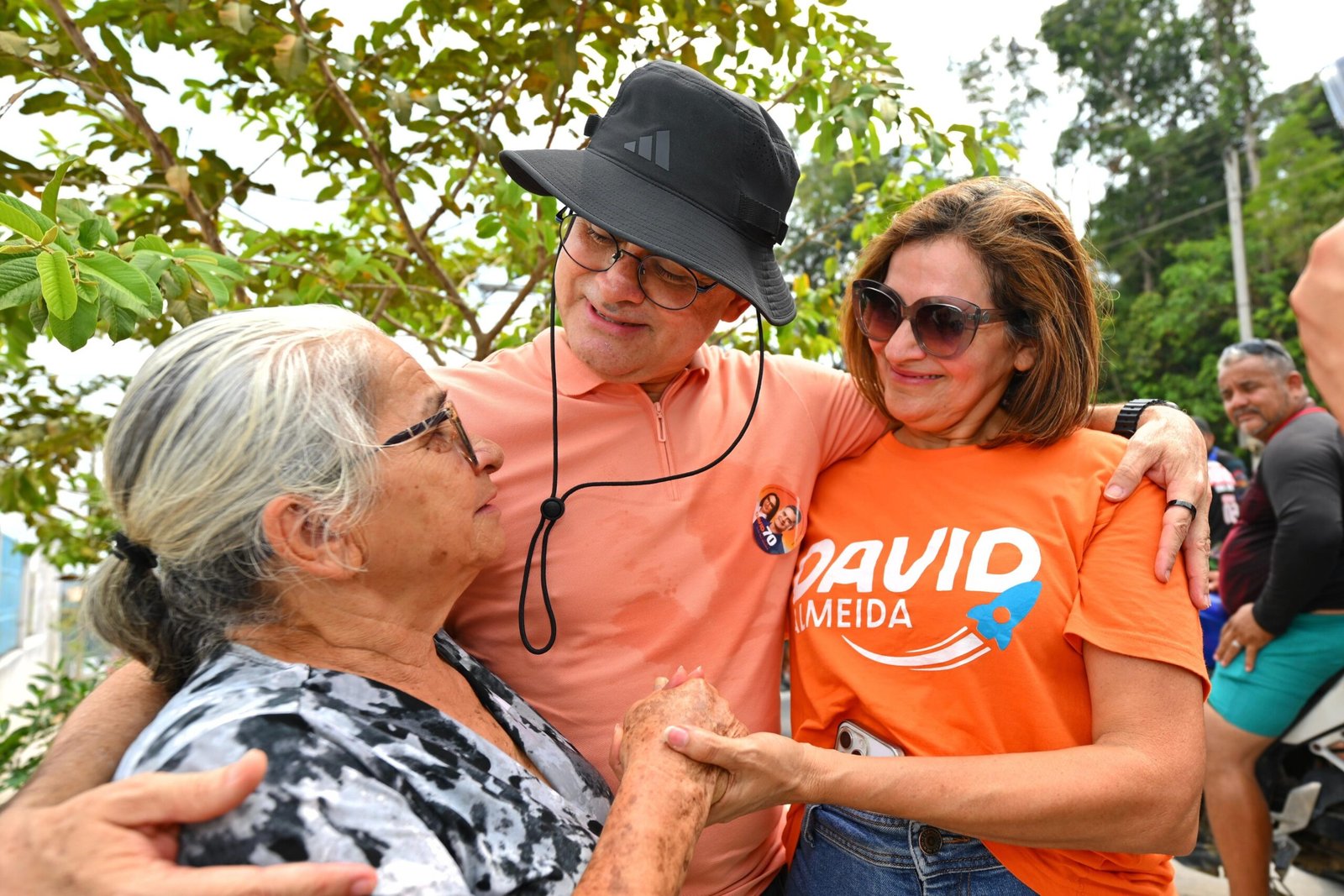 Visita de David Almeida passa por quatro comunidades