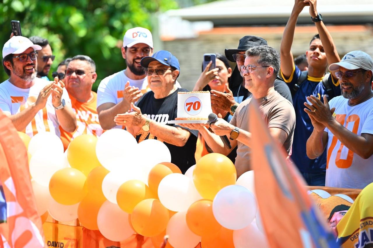 David cita Fundeb e pavimentação durante discurso em Carauari
