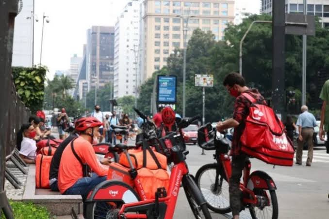 Aplicativos mudam dinâmica do mercado de trabalho brasileiro