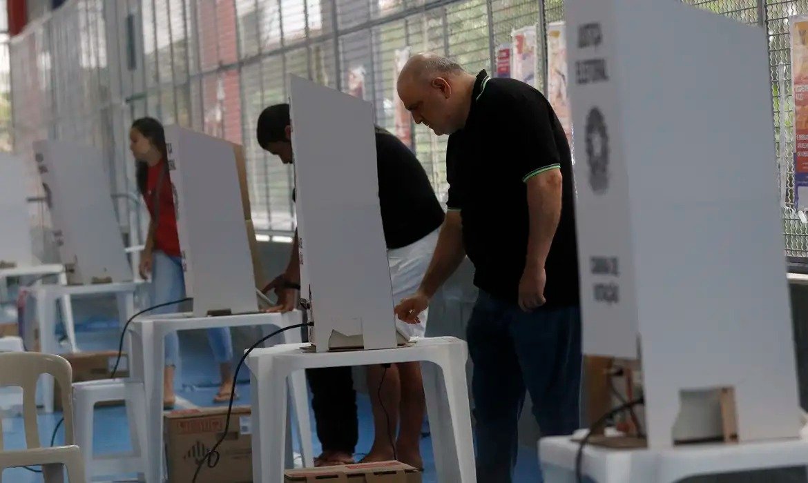 Idosos têm prioridade para votar nas Eleições 2026